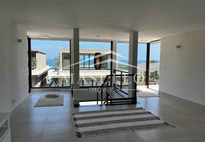 Casa em condomínio pé na areia à venda na Praia de Maresias