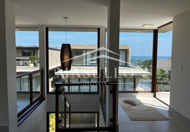 Casa em condomínio pé na areia à venda na Praia de Maresias