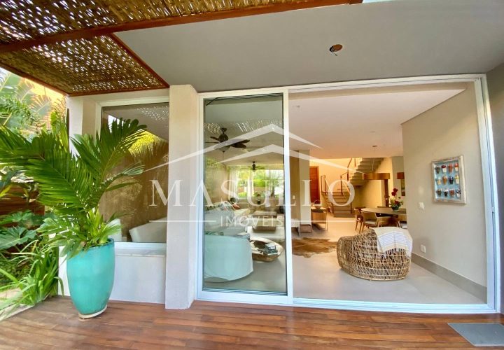 Casa em condomínio pé na areia a venda na Praia de Maresias