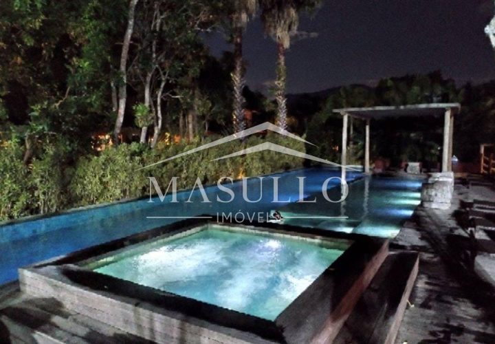 Casa a venda em condomínio fechado na Praia de Maresias