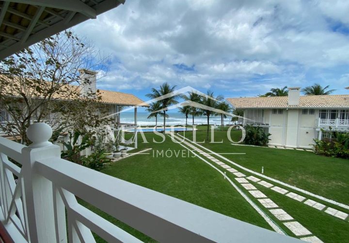 Casa à venda em condomínio pé na areia em maresias