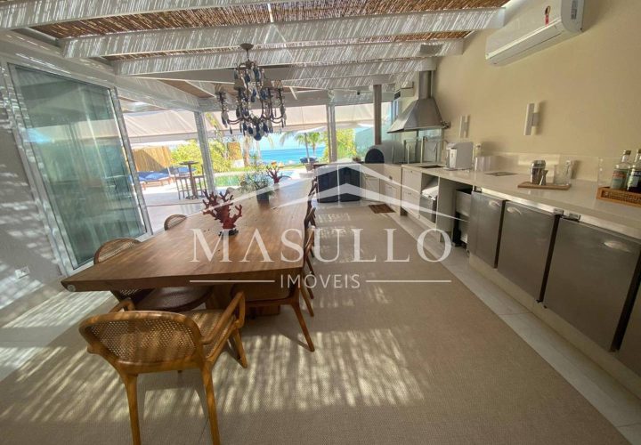 Casa pé na areia à venda na Praia de Maresias
