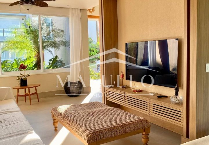 Casa em condomínio pé na areia a venda na Praia de Maresias