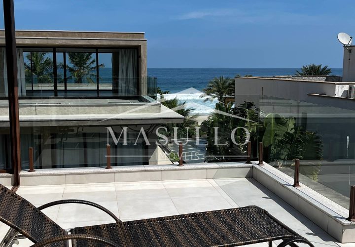Casa em condomínio pé na areia à venda na Praia de Maresias