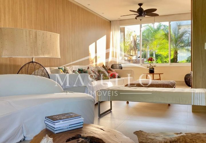 Casa em condomínio pé na areia a venda na Praia de Maresias