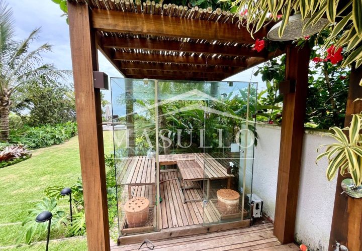 Casa pé na areia a venda na praia de maresias