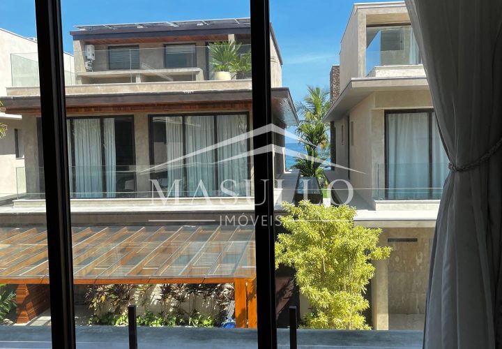 Casa em condomínio pé na areia à venda na Praia de Maresias
