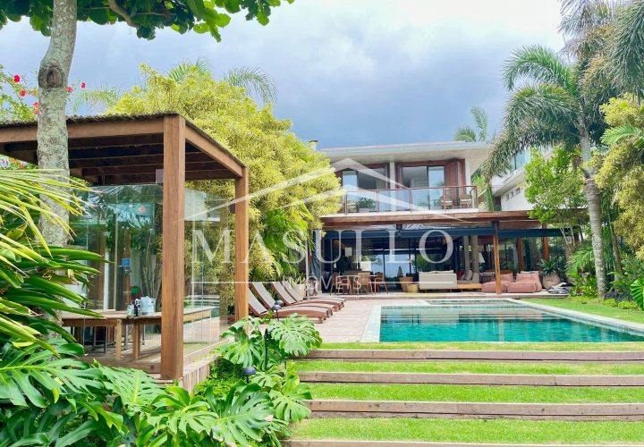 Casa pé na areia a venda na praia de maresias
