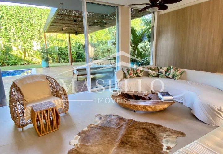 Casa em condomínio pé na areia a venda na Praia de Maresias