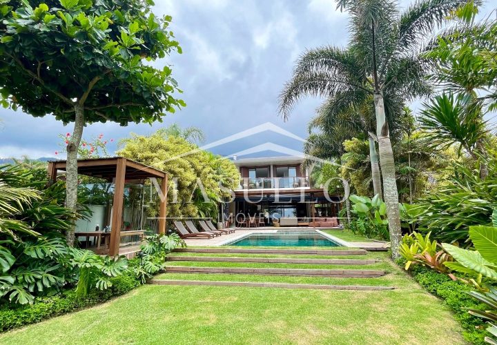 Casa pé na areia a venda na praia de maresias