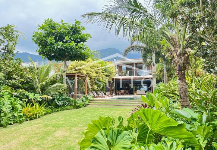 Casa pé na areia a venda na praia de maresias