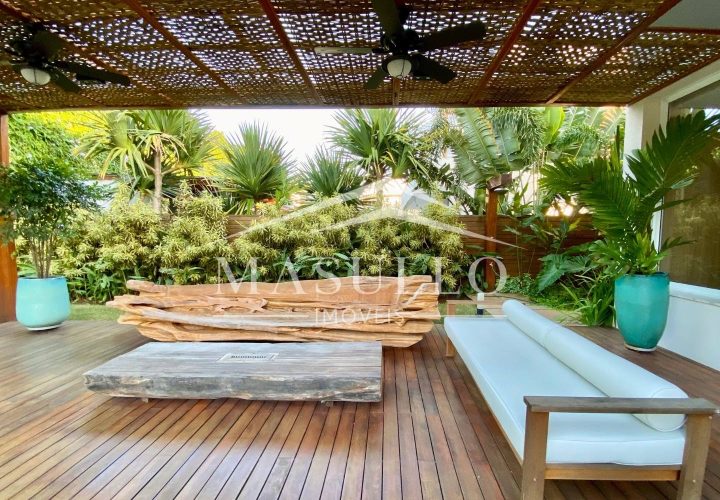 Casa em condomínio pé na areia a venda na Praia de Maresias