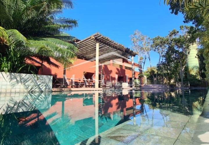 Casa a venda em condomínio fechado na Praia de Maresias