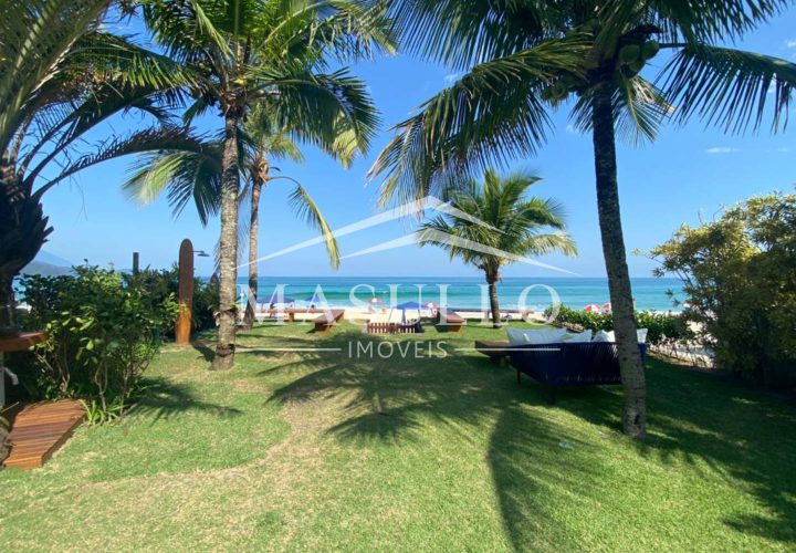 Casa pé na areia à venda na Praia de Maresias