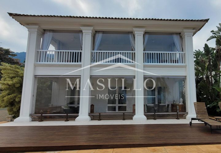 Casa à venda em condomínio pé na areia em maresias