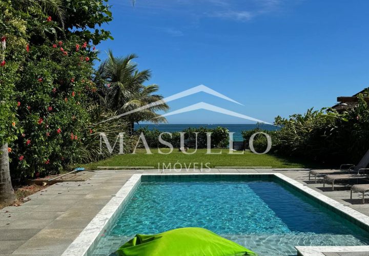 Casa pé na areia à venda na Praia de Maresias