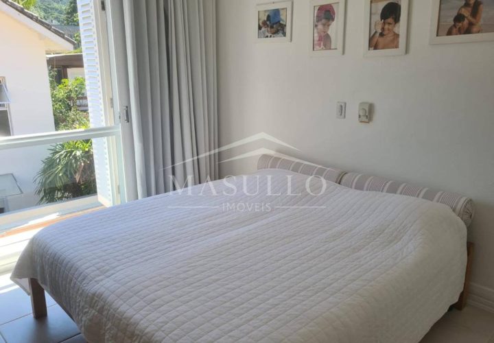 Casa vista mar em condomínio pé na areia a venda na praia de Maresias