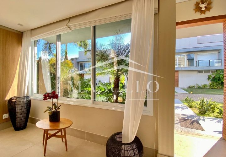 Casa em condomínio pé na areia a venda na Praia de Maresias