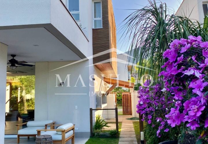 Casa em condomínio pé na areia a venda na Praia de Maresias