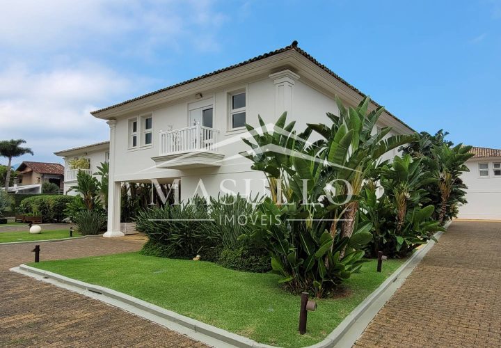 Casa à venda em condomínio pé na areia em maresias