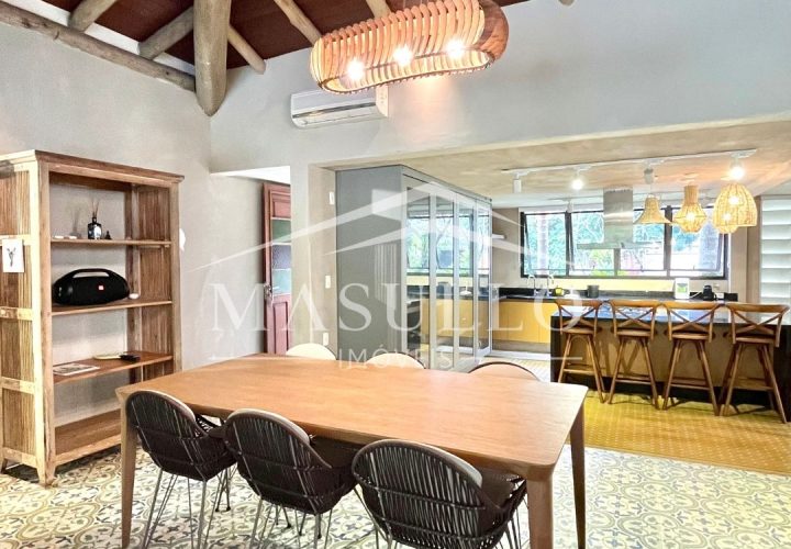 Casa a venda condomínio Anoman na praia de maresias
