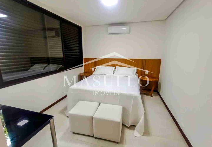 Casa a venda em condomínio pé na areia em Maresias