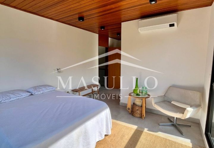 Casa pé na areia a venda na Praia de Maresias
