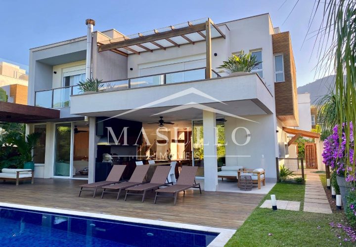Casa em condomínio pé na areia a venda na Praia de Maresias
