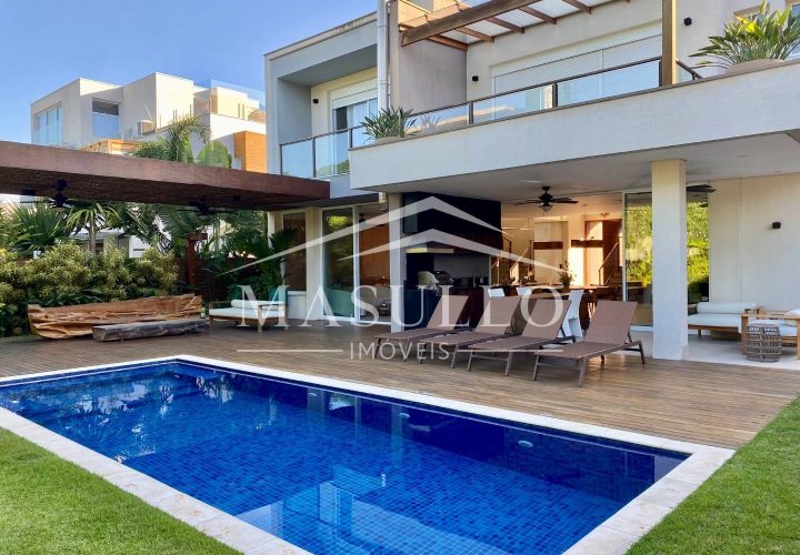 Casa em condomínio pé na areia a venda na Praia de Maresias