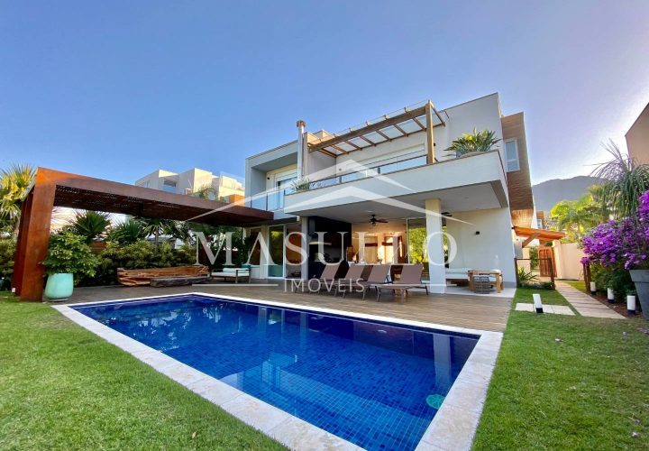 Casa em condomínio pé na areia a venda na Praia de Maresias