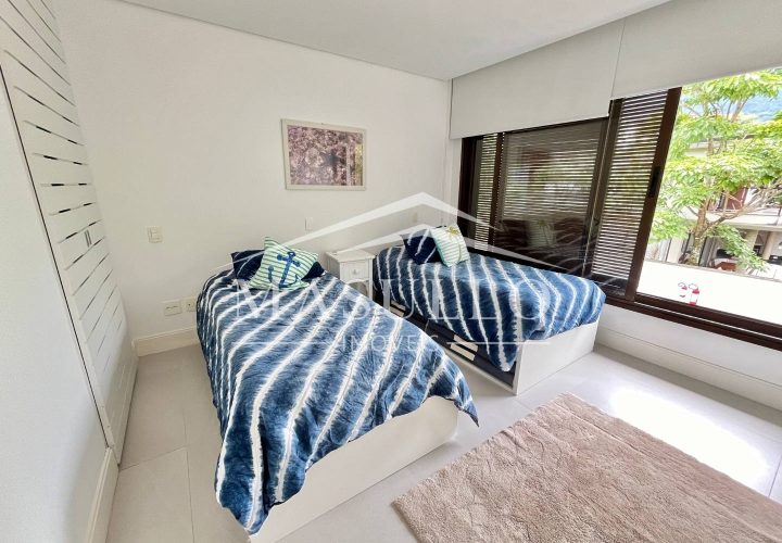 Casa pé na areia a venda na praia de maresias