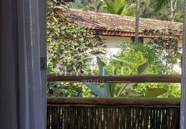 Casa à venda em condomínio pé na areia em maresias