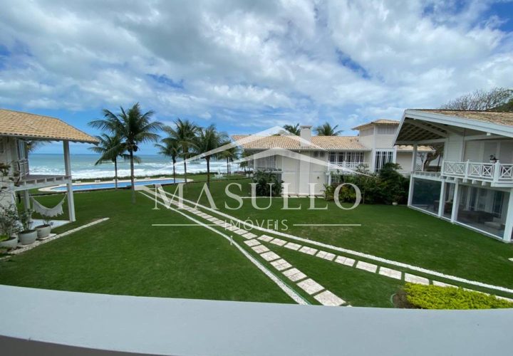 Casa à venda em condomínio pé na areia em maresias