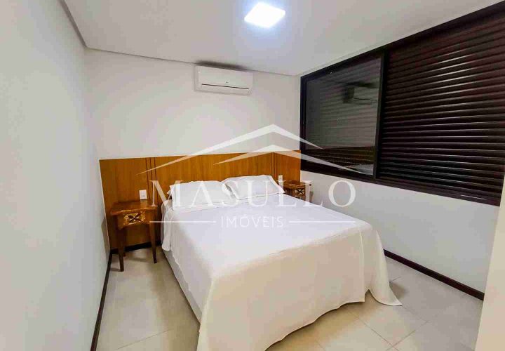 Casa a venda em condomínio pé na areia em Maresias