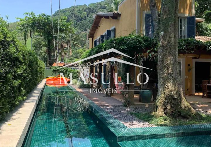 Casa com 4 suítes a venda na Praia de Maresias