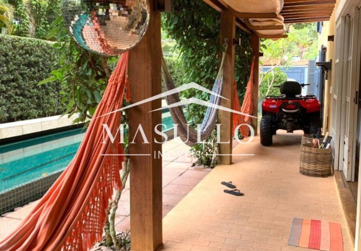 Casa com 4 suítes a venda na Praia de Maresias