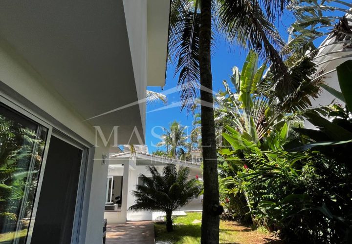 Casa pé na areia a venda na praia de Maresias