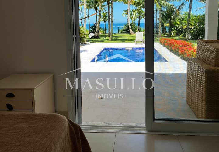 Casa pé na areia a venda na praia de maresias