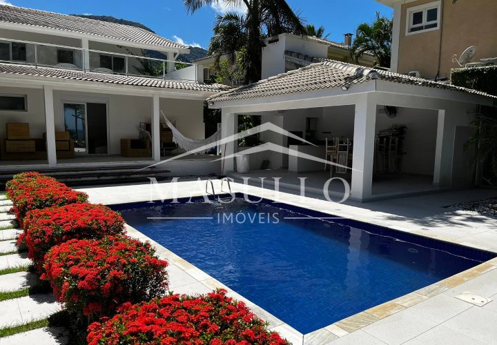 Casa pé na areia a venda na praia de maresias