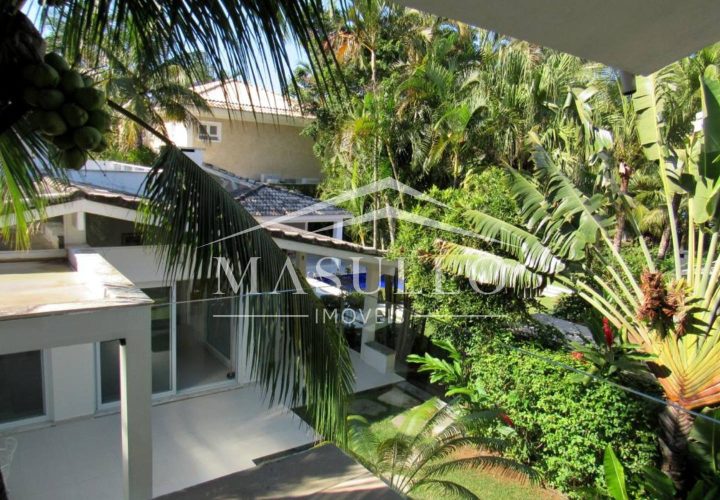 Casa pé na areia a venda na praia de maresias