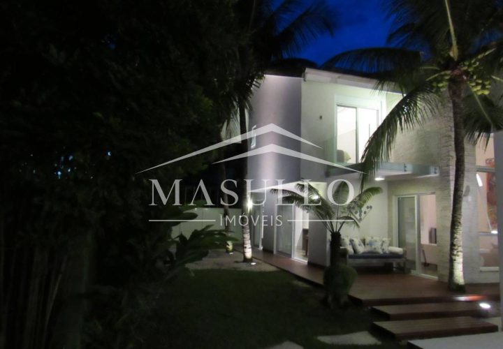 Casa pé na areia a venda na praia de maresias
