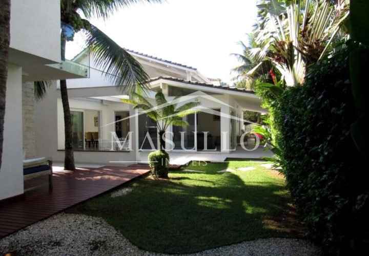 Casa pé na areia a venda na praia de maresias