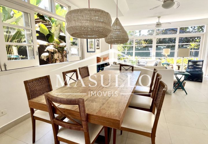 Casa a venda com 4 Suites na praia de maresias