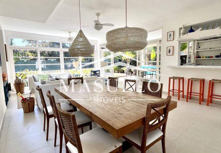 Casa a venda com 4 Suites na praia de maresias