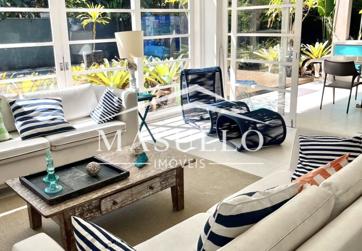 Casa a venda com 4 Suites na praia de maresias
