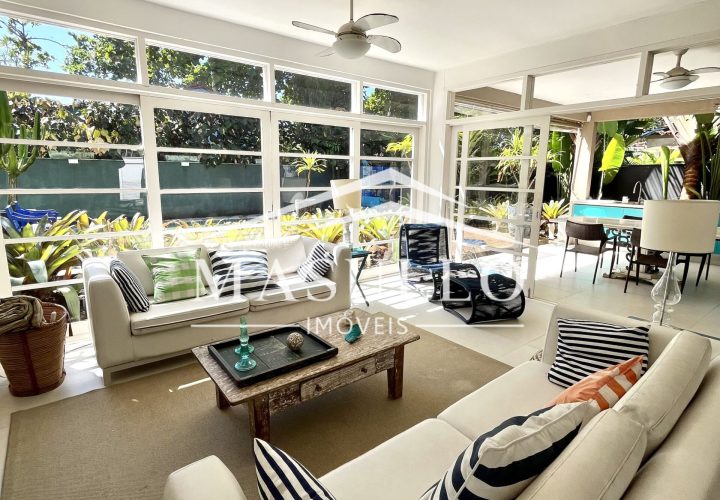 Casa a venda com 4 Suites na praia de maresias