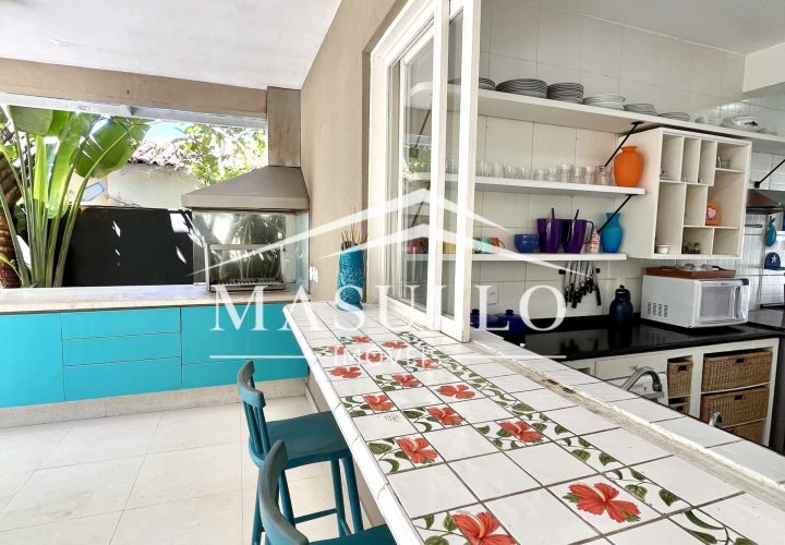 Casa a venda com 4 Suites na praia de maresias