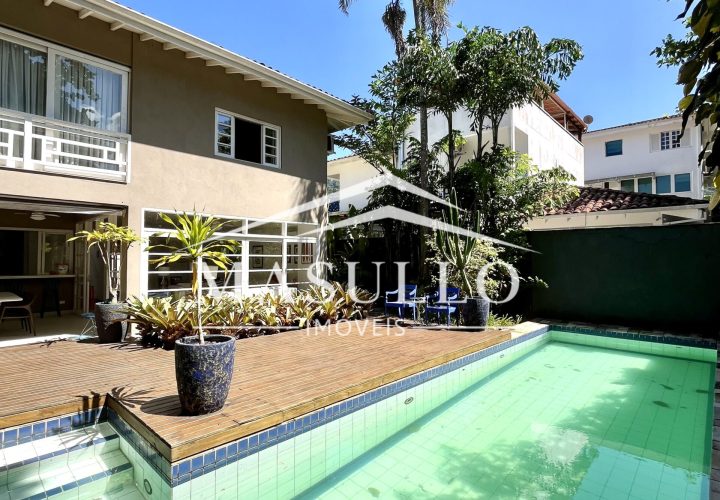 Casa a venda com 4 Suites na praia de maresias
