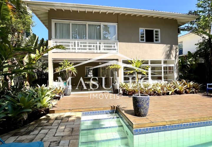 Casa a venda com 4 Suites na praia de maresias