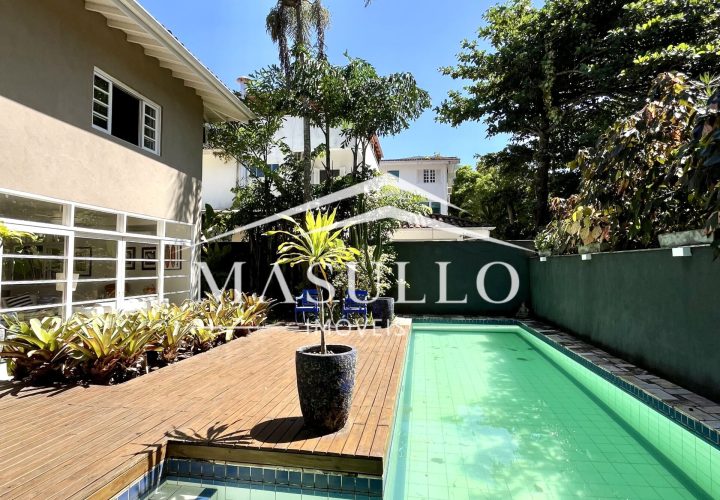 Casa a venda com 4 Suites na praia de maresias